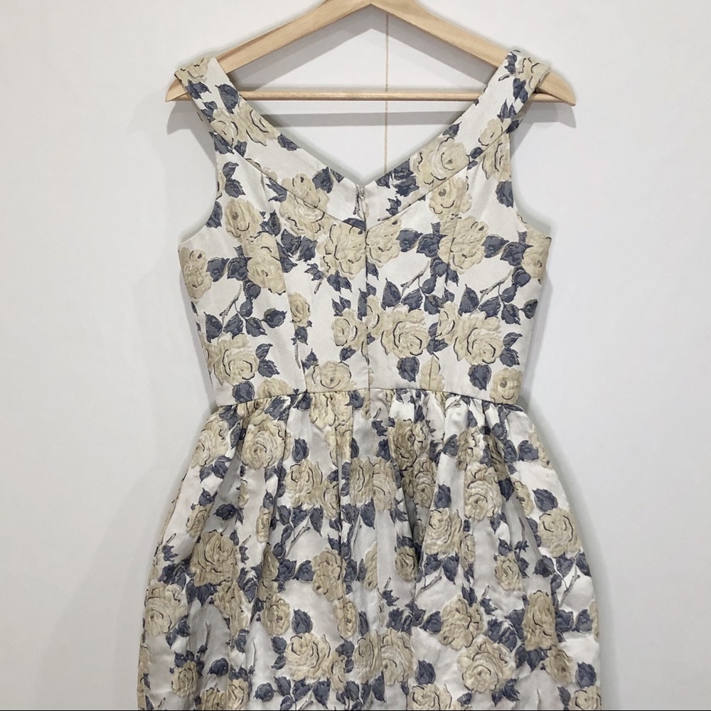 Gal Meets Glam Blue and White Floral Dress - Picture 10 of 15